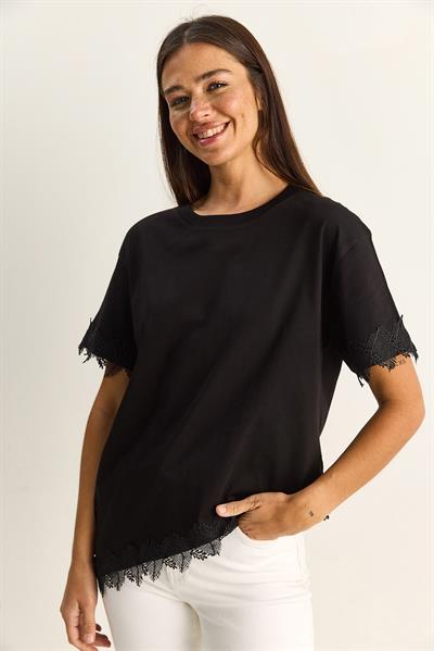 Kadın Bisiklet Yaka Dantel Detaylı Asimetrik Kesim Oversize T-Shirt 2224 60286124 - Siyah