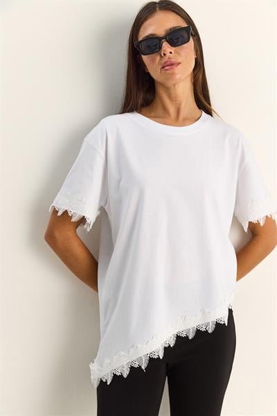 Kadın Bisiklet Yaka Dantel Detaylı Asimetrik Kesim Oversize T-Shirt 2224 60286124 - Beyaz