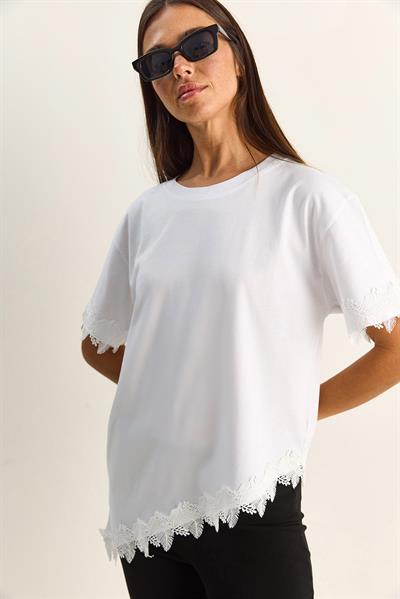 Kadın Bisiklet Yaka Dantel Detaylı Asimetrik Kesim Oversize T-Shirt 2224 60286124 - Beyaz