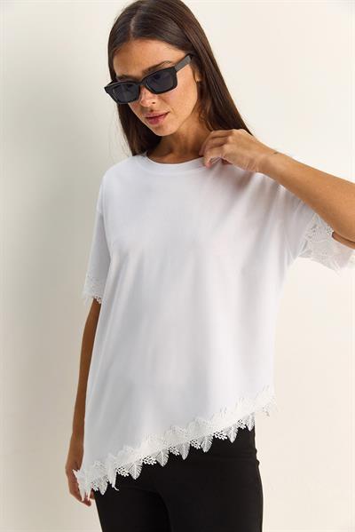 Kadın Bisiklet Yaka Dantel Detaylı Asimetrik Kesim Oversize T-Shirt 2224 60286124 - Beyaz