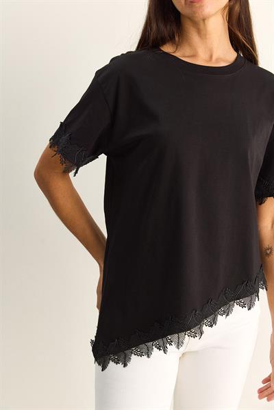 Kadın Bisiklet Yaka Dantel Detaylı Asimetrik Kesim Oversize T-Shirt 2224 60286124 - Siyah