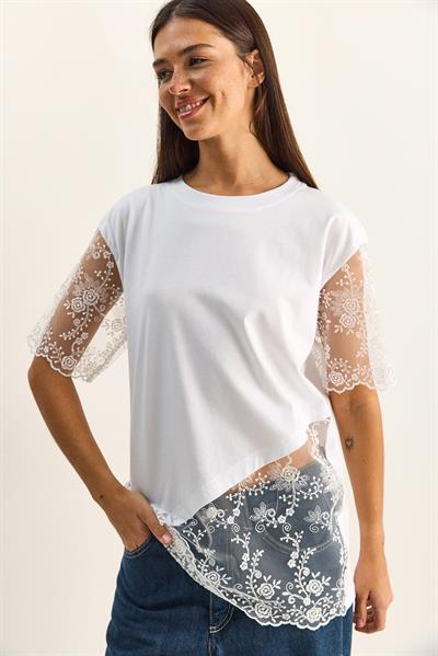 Kadın Bisiklet Yaka Dantel Garnili Asimetrik Kesim Relaxed Fit T-Shirt 2225 60286125 - Beyaz