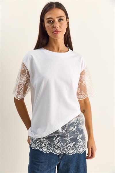Kadın Bisiklet Yaka Dantel Garnili Asimetrik Kesim Relaxed Fit T-Shirt 2225 60286125 - Beyaz