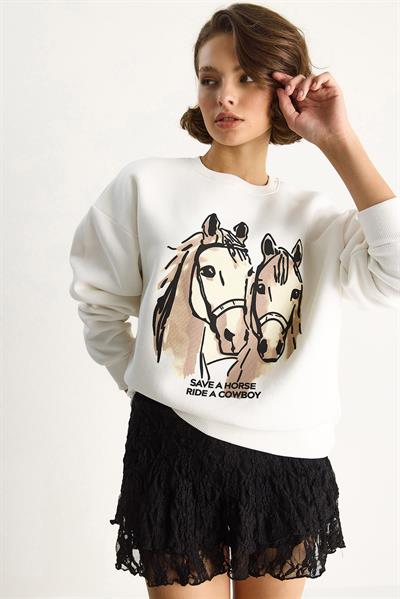 Kadın Bisiklet Yaka Dijital Cowboy Baskılı Salaş Sweatshirt 6896 60283521 - Beyaz