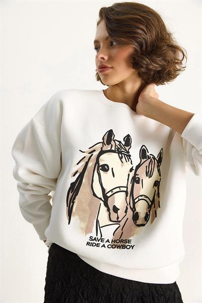 Kadın Bisiklet Yaka Dijital Cowboy Baskılı Salaş Sweatshirt 6896 60283521 - Beyaz
