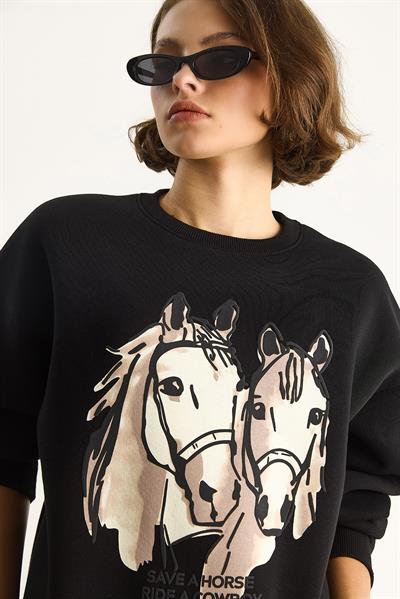 Kadın Bisiklet Yaka Dijital Cowboy Baskılı Salaş Sweatshirt 6896 60283521 - Siyah