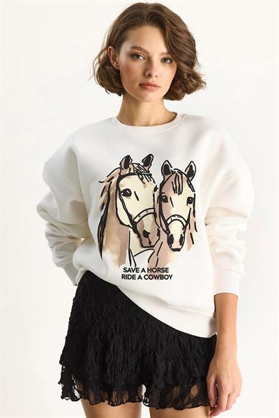 Kadın Bisiklet Yaka Dijital Cowboy Baskılı Salaş Sweatshirt 6896 60283521 - Beyaz