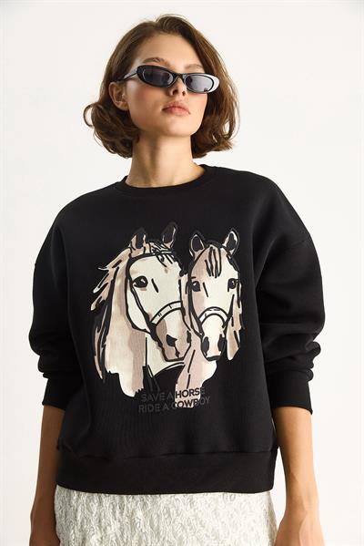 Kadın Bisiklet Yaka Dijital Cowboy Baskılı Salaş Sweatshirt 6896 60283521 - Siyah