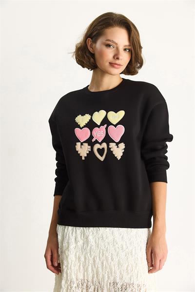 Kadın Bisiklet Yaka Kalp Nakışlı Şardonlu Üç İplik Sweatshirt 6875 60283520 - Siyah