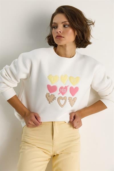Kadın Bisiklet Yaka Kalp Nakışlı Şardonlu Üç İplik Sweatshirt 6875 60283520 - Beyaz