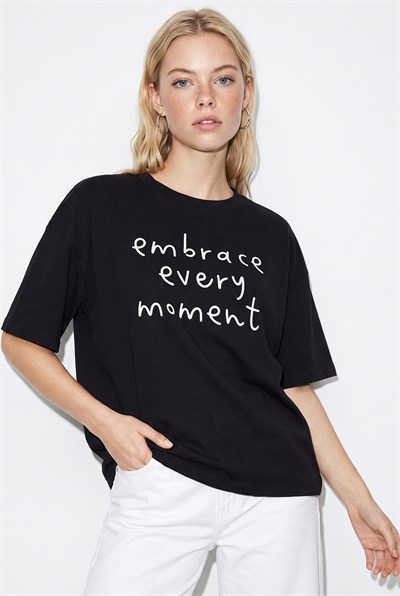 Kadın Bisiklet Yaka Kısa Kollu Yazı Baskılı Oversize T-Shirt 60382630 - Siyah