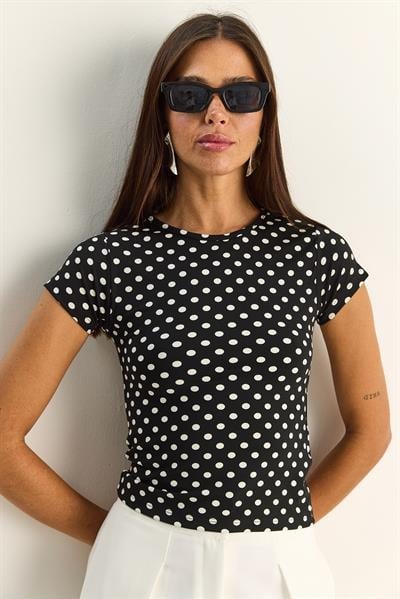 Kadın Bisiklet Yaka Puantiyeli Kısa Kollu Likralı Crop T-Shirt 6137 60286127 - Siyah-Beyaz