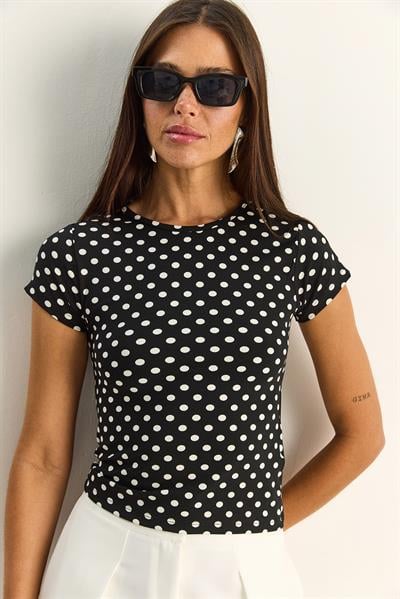 Kadın Bisiklet Yaka Puantiyeli Kısa Kollu Likralı Crop T-Shirt 6137 60286127 - Siyah-Beyaz