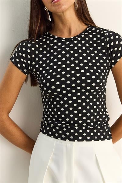 Kadın Bisiklet Yaka Puantiyeli Kısa Kollu Likralı Crop T-Shirt 6137 60286127 - Siyah-Beyaz