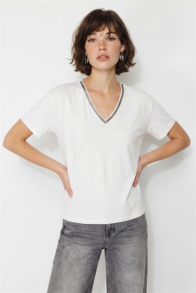 Kadın Boncuk İşlemeli V Yaka Basic Regular T-Shirt 60382616 - Beyaz