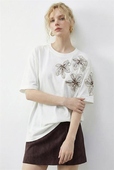 Kadın Boncuk Taş İşlemeli Çiçek Desenli Kol Detaylı Bisiklet Yaka T-Shirt 2107 60283972 - Beyaz