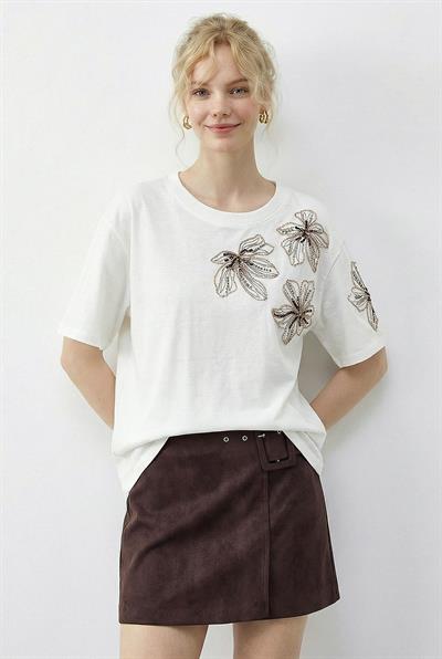 Kadın Boncuk Taş İşlemeli Çiçek Desenli Kol Detaylı Bisiklet Yaka T-Shirt 2107 60283972 - Beyaz
