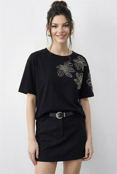 Kadın Boncuk Taş İşlemeli Çiçek Desenli Kol Detaylı Bisiklet Yaka T-Shirt 2107 60283972 - Siyah