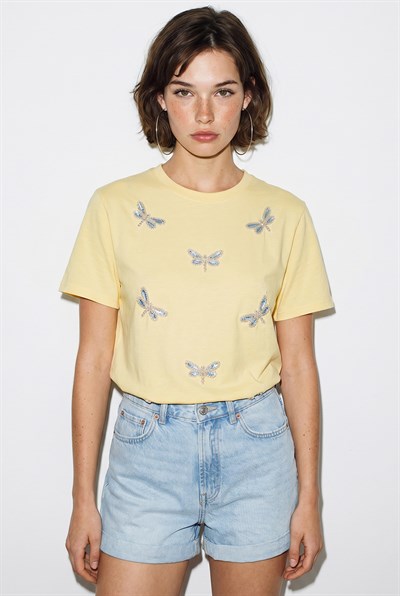 Kadın Boncuk Taş İşlemeli Yusufçuk Desenli Rahat Kalıp T-Shirt 2212 60283971 - Sarı