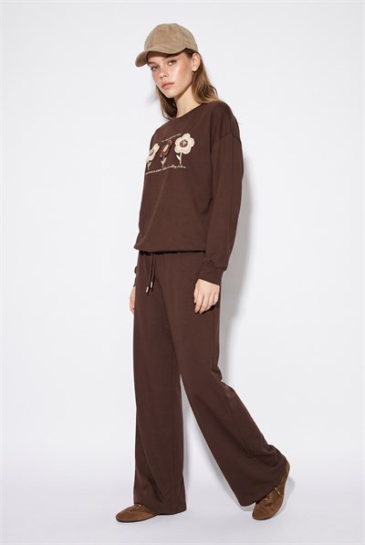Kadın Boncuk ve Pul İşlemeli Çiçek Aplikeli Oversize Sweat Bol Pantolon Pamuk Modal Takım 2265 60286491 - Acı Kahve