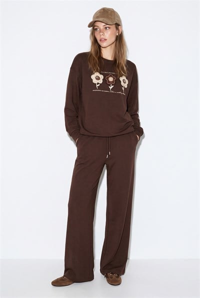 Kadın Boncuk ve Pul İşlemeli Çiçek Aplikeli Oversize Sweat Bol Pantolon Pamuk Modal Takım 2265 60286491 - Acı Kahve ALT - ÜST TAKIM modelleri