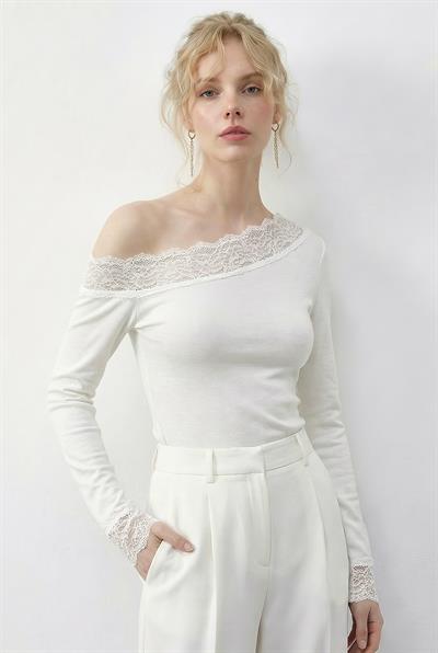 Kadın Dantel Detaylı Madonna Yaka Bluz 1063 60286036 - Beyaz