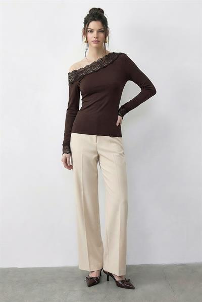 Kadın Dantel Detaylı Madonna Yaka Bluz 1063 60286036 - Acı Kahve