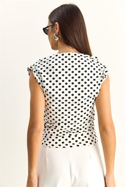 Kadın Degaje Yaka Puantiyeli Yanlardan Büzgü Detaylı Likralı Bluz 6157 60286128 - Ekru-Siyah