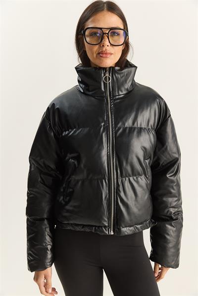 Kadın Dik Yaka Astarlı Suni Deri Görünümlü Kısa Puffer Mont DM260003 60283869 - Siyah