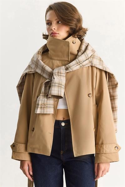 Kadın Dik Yaka Kuşak Detaylı Astarlı Oversize Kısa Trençkot 26-004 60283556 - Camel DIŞ GİYİM modelleri