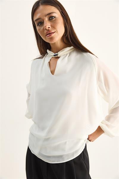 Kadın Dik Yaka Metal Aksesuarlı Transparan Kollu Şifon Bluz 1001 60286160 - Beyaz