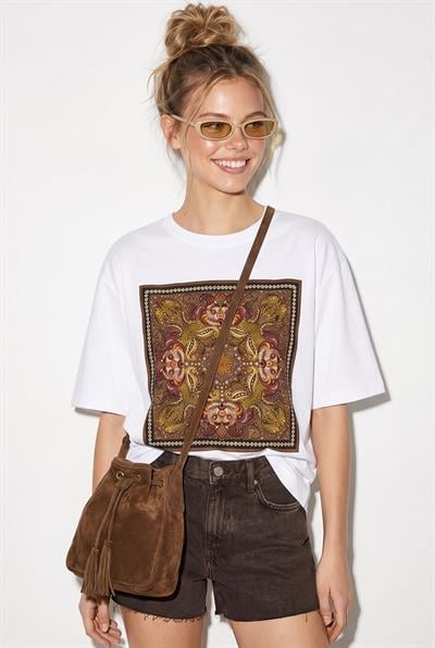 Kadın Etnik Desenli Boncuk İşlemeli Baskı Detaylı Oversize T-Shirt 2128 60286123 - Beyaz