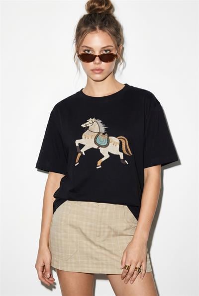 Kadın Figürlü Nakış ve Boncuk Detaylı Oversize T-Shirt 2222 60286121 - Siyah