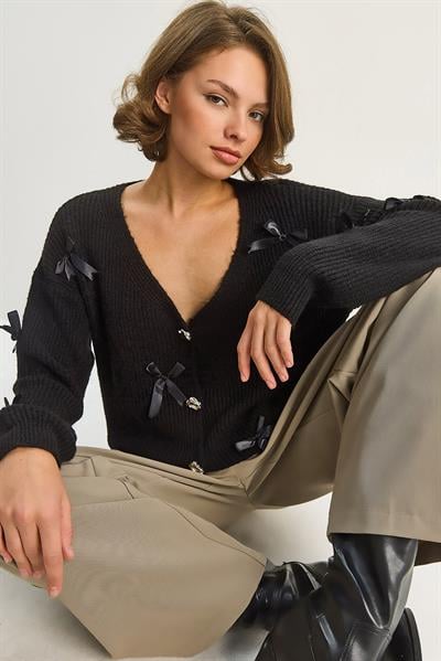 Kadın Fiyonk Aksesuarlı V Yaka Oversize Düğmeli Hırka 60283642 - Siyah