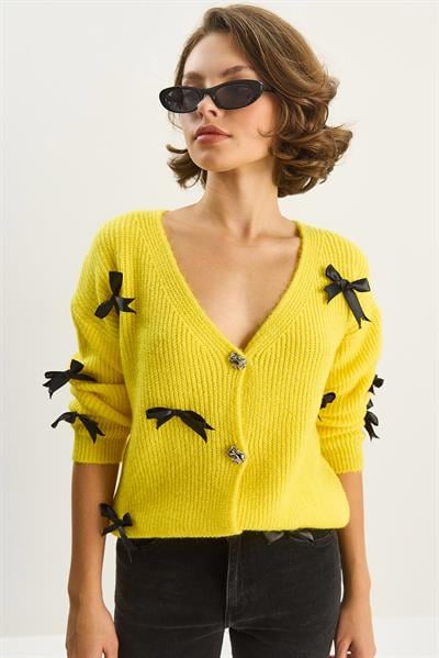 Kadın Fiyonk Aksesuarlı V Yaka Oversize Düğmeli Hırka 60283642 - Sarı