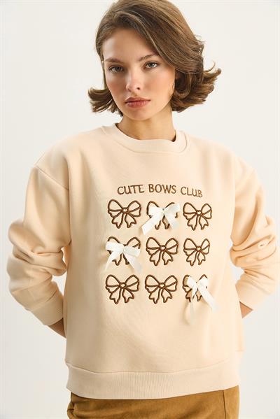 Kadın Fiyonk Nakışlı Kurdele Aksesuarlı Üç İplik Şardonlu Sweatshirt 60601048 - Bej