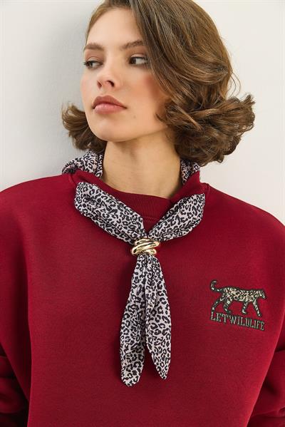 Kadın Fular Detaylı Leopar Nakışlı Üç İplik Şardonlu Oversize Sweatshirt 6917 60283616 - Bordo