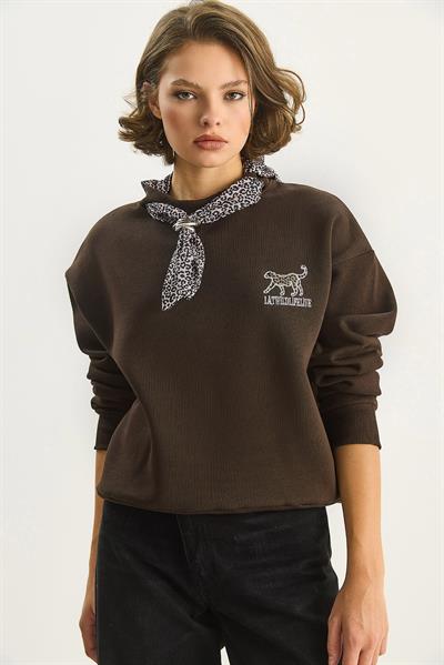 Kadın Fular Detaylı Leopar Nakışlı Üç İplik Şardonlu Oversize Sweatshirt 6917 60283616 - Acı Kahve