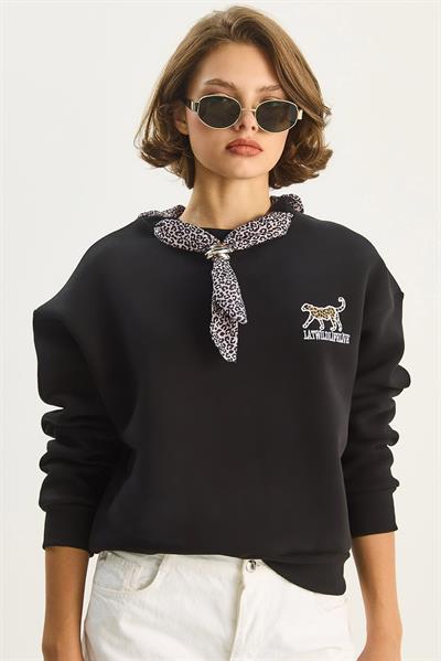 Kadın Fular Detaylı Leopar Nakışlı Üç İplik Şardonlu Oversize Sweatshirt 6917 60283616 - Siyah