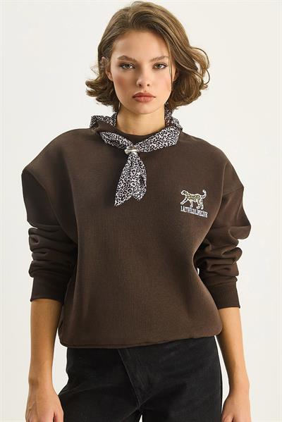Kadın Fular Detaylı Leopar Nakışlı Üç İplik Şardonlu Oversize Sweatshirt 6917 60283616 - Acı Kahve