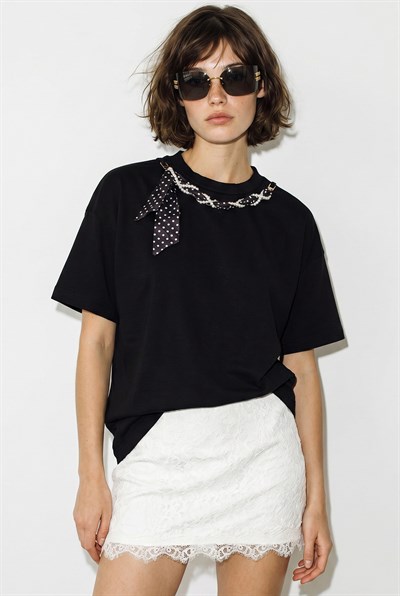 Kadın Fular ve İnci Detaylı Bisiklet Yaka Oversize Basic T-Shirt 360096 60286358 - Siyah