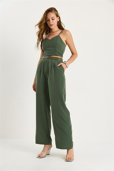 Kadın İnce Askılı Gipe Detaylı Crop Bluz Kemerli Cepli Bol Pantolon Takım 9379 60281104 - Koyu Haki