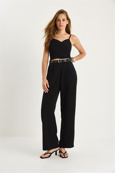 Kadın İnce Askılı Gipe Detaylı Crop Bluz Kemerli Cepli Bol Pantolon Takım 9379 60281104 - Siyah