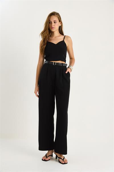 Kadın İnce Askılı Gipe Detaylı Crop Bluz Kemerli Cepli Bol Pantolon Takım 9379 60281104 - Siyah