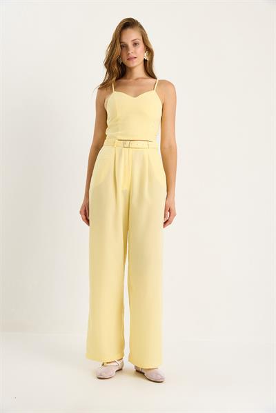 Kadın İnce Askılı Gipe Detaylı Crop Bluz Kemerli Cepli Bol Pantolon Takım 9379 60281104 - Sarı