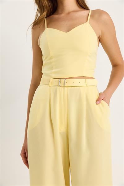 Kadın İnce Askılı Gipe Detaylı Crop Bluz Kemerli Cepli Bol Pantolon Takım 9379 60281104 - Sarı