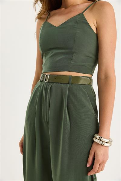 Kadın İnce Askılı Gipe Detaylı Crop Bluz Kemerli Cepli Bol Pantolon Takım 9379 60281104 - Koyu Haki
