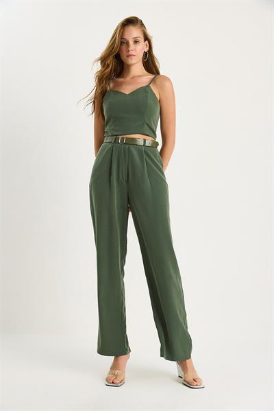 Kadın İnce Askılı Gipe Detaylı Crop Bluz Kemerli Cepli Bol Pantolon Takım 9379 60281104 - Koyu Haki