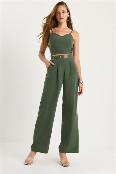 Kadın İnce Askılı Gipe Detaylı Crop Bluz Kemerli Cepli Bol Pantolon Takım 9379 60281104 - Koyu Haki