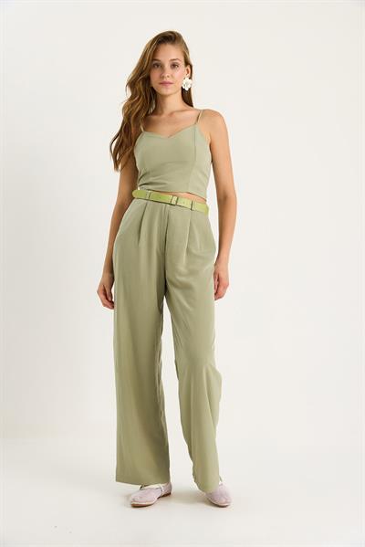 Kadın İnce Askılı Gipe Detaylı Crop Bluz Kemerli Cepli Bol Pantolon Takım 9379 60281104 - Çağla Yeşili